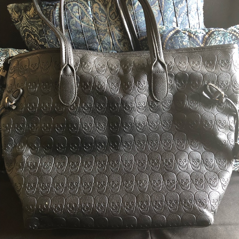 Black skull handbag